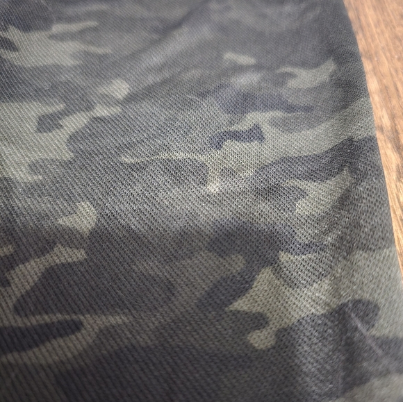 SPANX Look At Me Now Camouflage Leggings - Picture 5 of 7